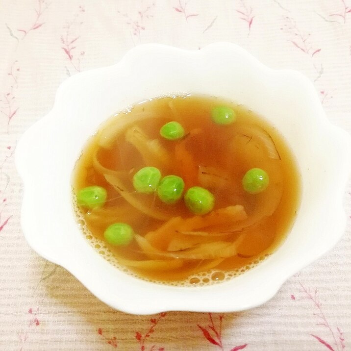 グリーンピースとベーコンの玉葱スープ